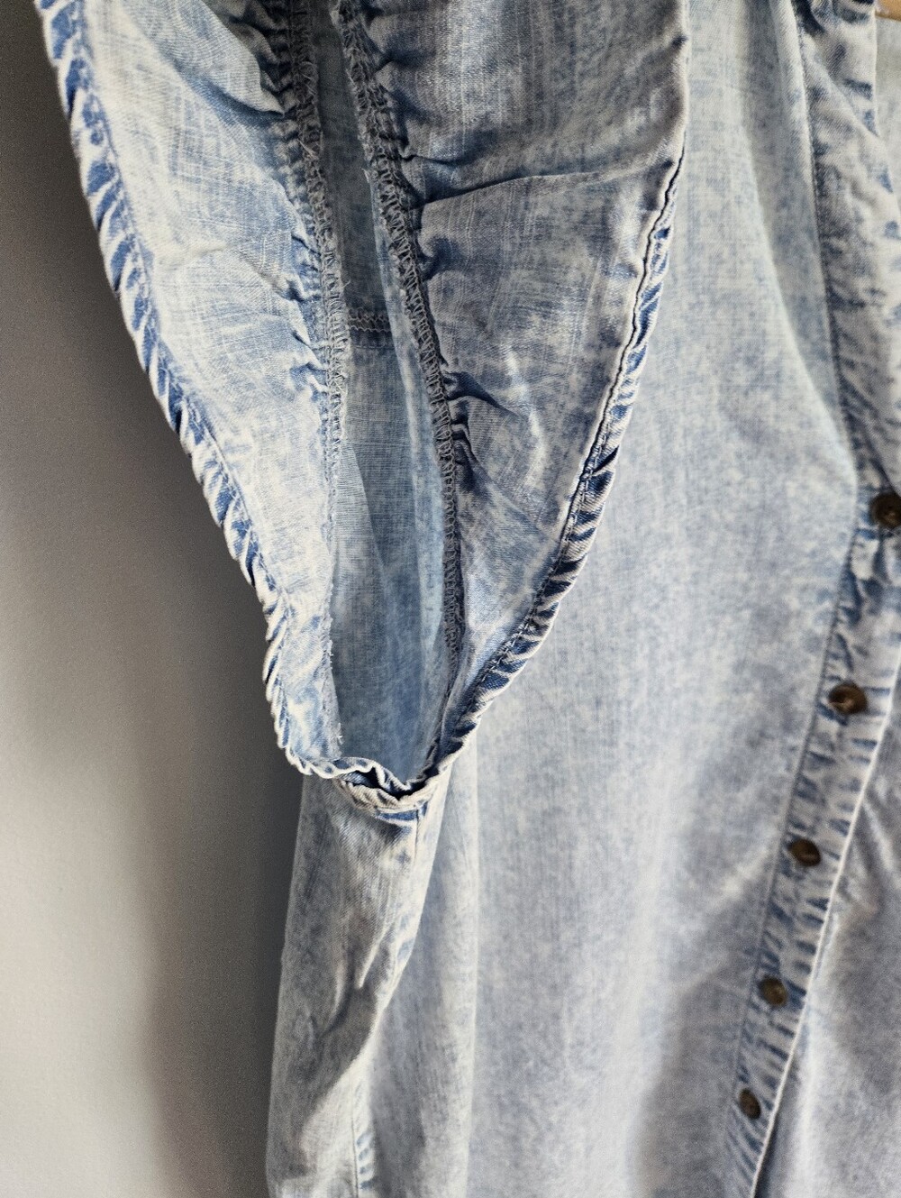 JANE + DELANCEY Light Blue Denim-Effect Ruffle Sleeve Lyocell Button Front Top - Picture 4 of 9